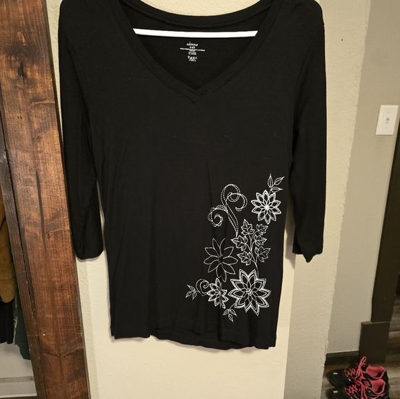 Black 3/4 sleeve top - Picture 3 of 3